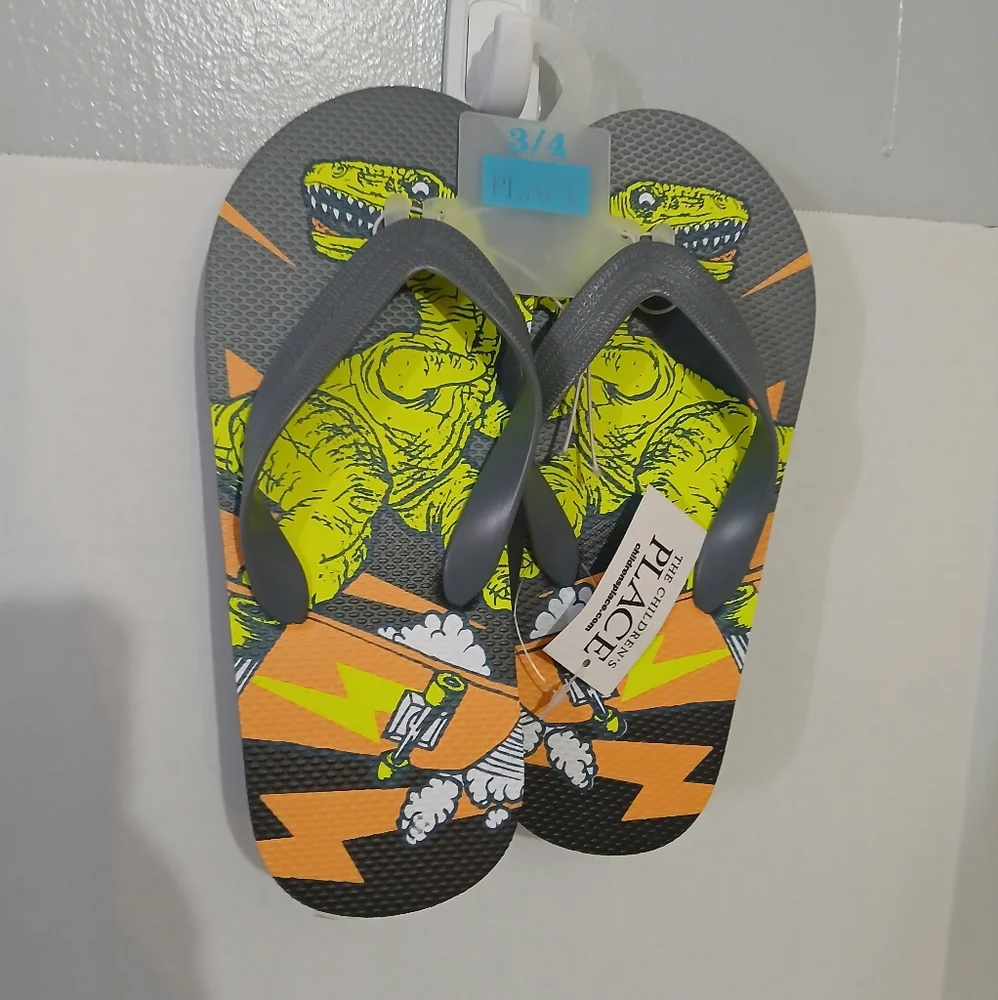 THE CHILDREN'S‎ PLACE BOYS DINOSAUR FLIP FLOPS VARIOUS SIZES